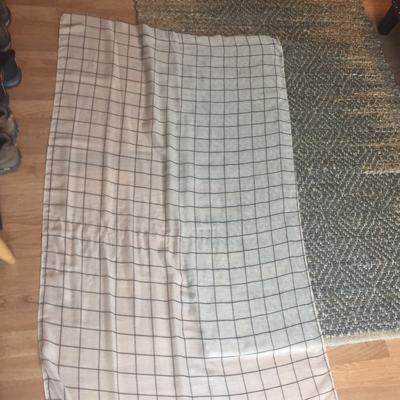New Neutral scarf in perfect condition - Picture 5 of 7